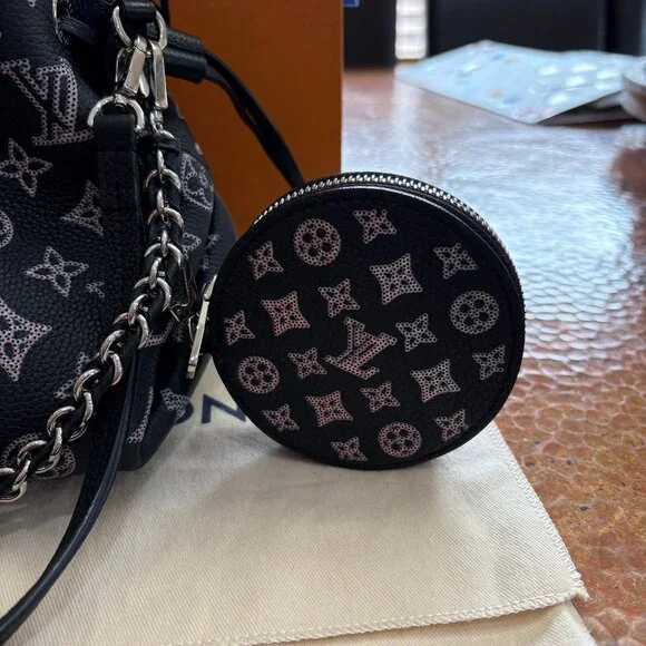 Louis Vuitton Mahina Flight Mode Bella w/ round pouchette Black & pink - Picture 2 of 5